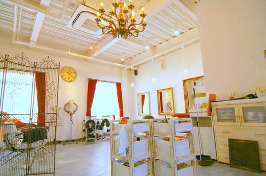 【紀伊田辺】≪完全週休2日≫≪2年以内にデビューも叶う≫≪社会保険完備≫ヘアデザインを通じてHAPPYなライフスタイルを◎郊外からお洒落を発信！！logo（ロゴ）からアシスタント（美容師）の求人☆★