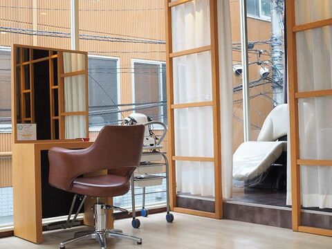 【西大島】◆完全週休2日制・有給休暇あり・産休育休制度あり・デビューまで1年・営業時間内レッスン可能・社会保険完備◆無駄なくスキルアップできる環境と人間関係の良さがウリ！「Rever Tokyo 西大島店（リベアトウキョウニシオオジマテン）」からアシスタント（美容師）求人☆★