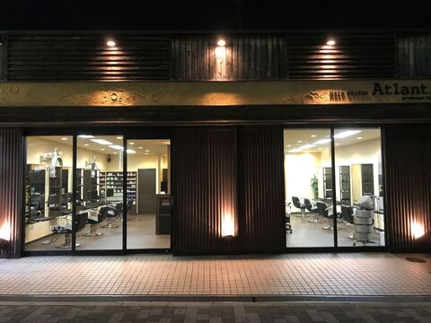 【北花田】≪月給30万円≫≪日給月給制も選択可能≫≪土日休みOK≫皆で目標を追うのでチームワークも抜群！頑張った分きちんと評価、稼げる体制が魅力！マンツーマンスタイルなのでひとりのお客様にしっかり関われますよ！「Atlantis 北花田店（アトランティス キタハナダテン）」からスタイリスト（美容師）の求人☆★