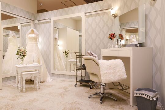 【三越前】◆完全週休2日制・産休育休制度あり・着付けも学べる・社会保険完備◆美容師と理容師を同時募集！幅広いジャンルの教育システムでオールマイティーな美容師を目指せる！「TOTAL BEAUTY SALON Silk house 三越日本橋本店（トータルビューティーサロンシルクハウスミツコシニホンバシホンテン）」からアシスタント（美容師・理容師）の求人☆★