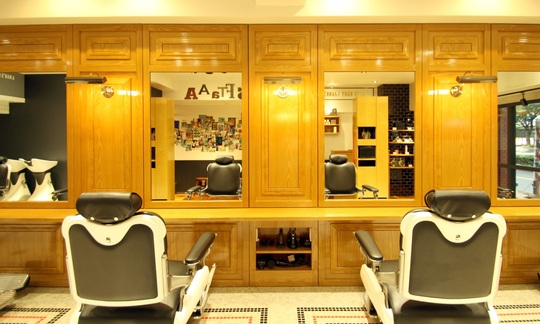 【赤坂】≪社会保険完備・住宅手当あり・頑張り次第で早期スタイリストデビュー可能≫世代を問わず多くのお客様がご来店！！多くの仲間がいるので色々な技術を学ぶ事が出来る！！定番のスタイルはもちろんトレンドも追求するプロの集団です！！メンズサロン「SHIFT Men's only salon 赤坂店（シフトメンズオンリーサロンアカサカテン）」からアシスタント（美容師・理容師）の求人☆★