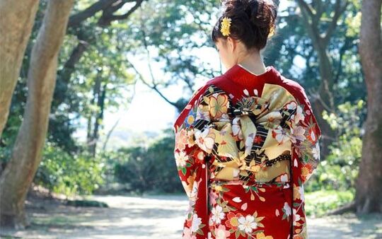 【今福鶴見】≪好待遇でパート募集≫≪土日は150円up≫≪週1日〜OK≫≪完全週休2日制≫≪最短2年でデビュー可能≫≪月給19万円〜≫≪着付けも学べる≫ブランクのある方でも歓迎！平均退社18時！成人式や卒業式の着付けにも携われる環境◎プライベートの時間もしっかり確保して働けるサロン！「MUSA（ムーサ）」からアシスタント（美容師）の求人☆★