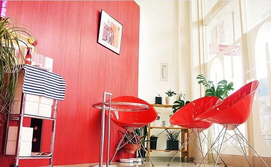 【新山口】≪社会保険完備♪≫安心してスタイリストデビューを目指せる環境が整った人気サロン！営業時間内のレッスンを推奨してるので毎日遅くまで残る事も無くプライベートも充実できますよ！サロンワーク以外でも着付けやブライダルなど、色んな技術を学べます！“New Style SO-HO（ニュースタイルソーホー）”からアシスタント（美容師）の求人★☆