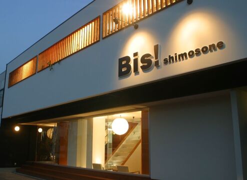 【下曽根】≪休日数の選択OK・社会保険完備・交通費orガソリン代は全額支給≫毎日の仕事を楽しんでもらいたい！そのために充実した福利厚生を整えています！地域のお客様に長く愛されるメンズサロン「Men’s Salon Bis! HOMME（メンズサロンビスオム）」からスタイリスト（美容師）の求人★☆