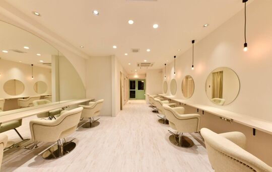 【中崎町】≪最低保証給あり≫≪平均客単価9000円ほど≫≪入客チャンス多数あり≫≪女性スタッフが多い≫韓国スタイルやトレンド発信型のサロンです！カットカラーは2時間枠も可！マンツーマンでの入客スタイルのサロン！20～30代のお客様が多数来店するナチュラルテイストのサロン！ママさん美容師も歓迎！「lole.（ロレ）」からスタイリスト（美容師）の求人☆☆