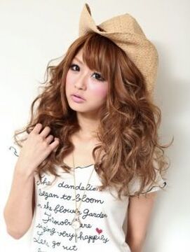 【三宮】≪社会保険完備≫≪月給20万円〜≫≪実働8時間≫芸能人、雑誌モデルさんも来店！コレクションのバックにも入ります！外国人風カラーをやりたいならココ！ヘアメイクにも強い「KANNA（カンナ）」から、アシスタント（美容師）の求人☆★