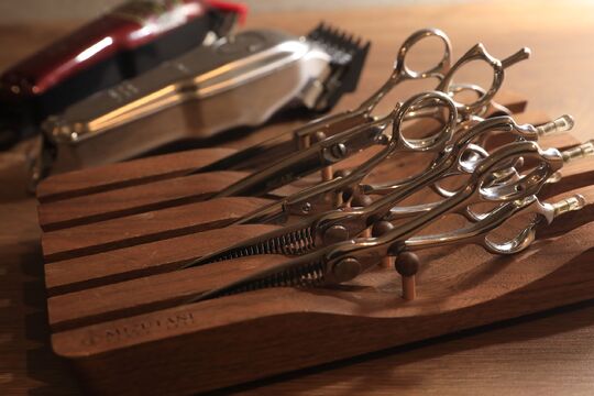 【横浜駅】◆完全週休2日制・産休育休制度あり・着付けも学べる・社会保険完備◆高単価でしっかりお客様をプロデュース！質の高いサービスを提供できます！隠れ家サロン「21_salon the barber そごう横浜店（トゥエンティーワンサロンザ バーバーソゴウヨコハマテン）」から技術者（理容師）の求人☆★