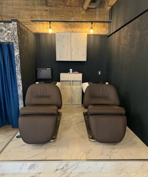 【JR和歌山駅前】≪月8,9日休み≫≪デビューまで最短1年≫≪営業中レッスンOK≫≪社会保険完備≫≪住宅手当あり≫≪忌引き休暇あり≫≪産休育休制度あり≫≪客単価10000円以上≫≪マツエク技術の取得可能≫スタイリストデビューまでのカリキュラム充実！ハイクオリティな技術を学ぶことができるサロン！「2007（ニーゼロゼロナナ）」からアシスタント（美容師）の求人★☆