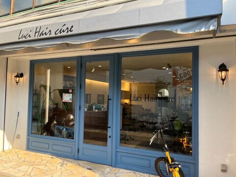 【東向日】≪平均退社時間18時≫≪営業時間内レッスン≫≪月給18万5千円〜≫≪産休育休取得実績あり≫≪有給休暇あり≫系列店にアイラッシュ・ネイル専門店もあるので、学んでいける環境があります。幅広いスキルを身に付けて女性が長く働ける環境！「Luci Hair cure（ルーシーヘアキュア）」からアシスタント(美容師)の求人☆☆