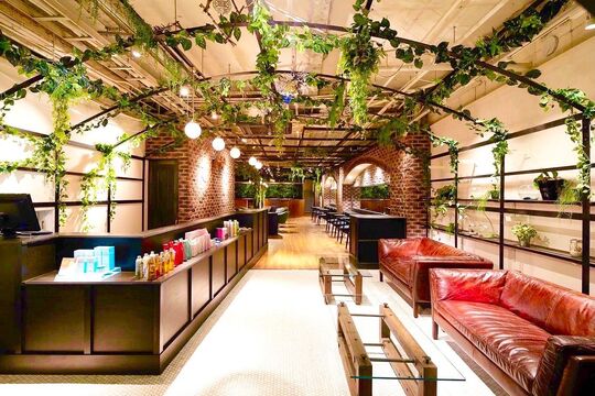 【櫛田神社前駅】≪社会保険完備・完全週休二日制≫トータルビューティーサロンなのでまつエク、フェイシャルエステなど学べます！1年半から2年でスタイリストデビュー出来る＆大人女性に支持されているヘアサロン「Baciami Hair&Spa（バーシャミヘアーアンドスパ）」からアシスタント（美容師）の求人☆★