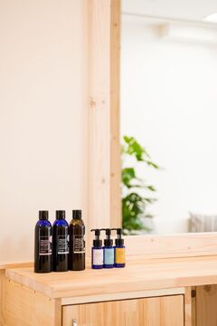 【南海堺駅】≪月7,8日休み≫お店と関わる全ての方に「hoi hoi(幸せ)」を感じていただけるように…。お客様の前に、スタッフあってのお店！と、長く安心して働ける環境作りに努めています★ハワイアンテイストの寛げる空間を提供するサロンhoi hoi（ホイホイ）からスタイリスト(美容師)の求人☆★☆