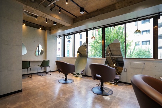 【荻窪】≪月10日休み≫≪客単価1万円≫≪土日休みOK≫集客力のある人気サロン！少人数でスタッフ同士も仲が良く、居心地の良さが自慢です！「u_1（ユーワン）」からスタイリスト（美容師）の求人☆★