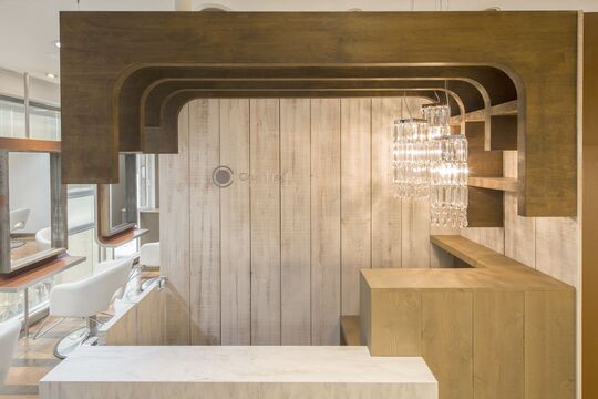 【三宮】≪社会保険完備≫≪月給20万円スタート！≫≪月8日休み≫早くスタイリストになりたい！早く稼ぎたい方必見！デビュー迄をしっかりサポートしてもらえて、最短1年でのデビューが可能！稼げるスタイリストになれる環境があります！「central 三宮店（セントラルサンノミヤテン）」からアシスタント（美容師）の求人☆★☆