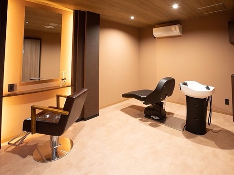 【和歌山市駅】≪社会保険完備≫≪月8日休み≫≪スタイリストデビュー最短2年≫デザインカラーが大人気のヘアサロン！営業中レッスンで早期デビューが可能です！「hair salon RISH（ヘアーサロンリッシュ）」からアシスタント（美容師）の求人☆★