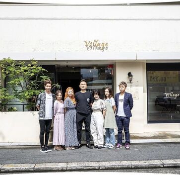 【放出】≪社会保険完備≫≪月8日休み≫≪2年でデビュー可能≫興味があればまつ毛パーマやアイブロウ、アイリストとの兼任もOK！幅広い年代の方に愛される地域密着型のサロン！指名売上100万円以上上げられる仕組みを学べるサロン！「Village（ヴィレッジ）」からアシスタント（美容師）の求人☆★☆