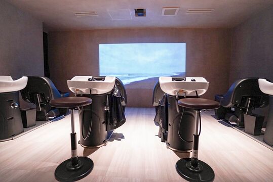 【梅田】≪最低保証給25万円～≫≪基本マンツーマン≫≪早番遅番制≫≪社会保険完備≫リピーター率が多く、生涯顧客をつけられる！平均報酬60万円超えの人気サロン！「ROAVER（ローバー）」からスタイリスト（美容師）の求人☆★