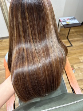 【福重】≪日曜、祝日が定休日・営業時間17:30まで・基本残業なし・子育て中の美容師さんでも正社員で勤務OK≫プライベートも充実させたい方必見！ブランクのある方や働くママさんも大歓迎！20～40代の女性中心に人気なサロン「Design color & eye beauty 2nd Colabo（デザインカラーアンドアイビューティーセカンドコラボ）」からスパニスト（美容師）の求人☆☆