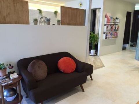 【南茨木】レッスンありでも21時には退社します！短時間集中型で成長していけますよ！小規模トータルビューティーサロン「like Chair…（ライクチェア）」からアシスタント（美容師）の求人☆☆