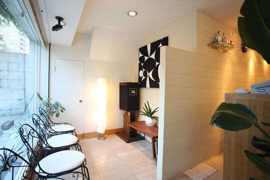 【姫路駅】≪月間休日7,8日≫≪社会保険完備≫高い技術をじっくりと学んで行きたい方にオススメ!!売れるスタイリストになる為のカリキュラムが整っていますよ！働きやすい環境のアットホームサロン「salon de LHOOQ（サロンドルーク）」からアシスタント（美容師）の求人☆☆