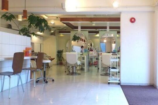 【横堤】新規・リピーター共に集客力抜群◎積極的に入客も可能！東大阪に４店舗展開する地域密着型サロン“PERIST ROPHE”店舗の枠を超えてスタッフ同士の交流機会がたくさん！風通しの良い社風です♪スタイリストの求人☆★☆