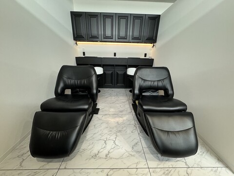 【塩釜口】◆完全週休2日制・土日希望休可能・社会保険完備・きっちり休憩1時間確保◆美容業界当たり前のブラックな部分を本気で排除したいと考えているメンズサロン！半個室で上質なサービスを提供します！レッスンは営業時間内にしか行わないという徹底ぶりで、体力面も安心！「MEN'S SALON SOLEIL by alfRed（メンズサロンソレイユバイアルフレッド）」からアシスタント（美容師）の求人☆★