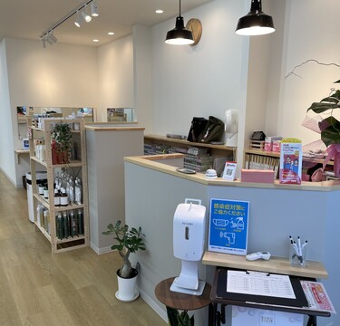 【伊丹駅】≪時短勤務OK≫≪ゴールデンウィーク、盆正月休みあり≫≪残業なし、その後の用事もしやすい≫働きやすさバツグン！自分のライフスタイルに合わせて勤務が出来るリーズナブルサロン「ゆうゆう美容室 Plus OASISTOWN伊丹鴻池店（ユウユウビヨウシツプラスオアシスタウンイタミコウノイケテン）」からスタイリスト（美容師・理容師）の求人☆★☆