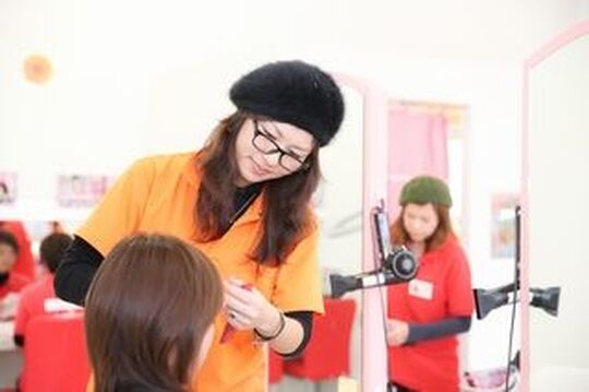 【JR宇美】高い技術力×リーズナブルな価格で多くのお客様がご来店♪独自のステップアッププランで一人ひとりの夢や目標を応援しています！！ 美容室 ママファミリー ユービオス宇美店（ビヨウシツママファミリーユービオスウミテン）からスタイリスト(美容師)の求人☆★