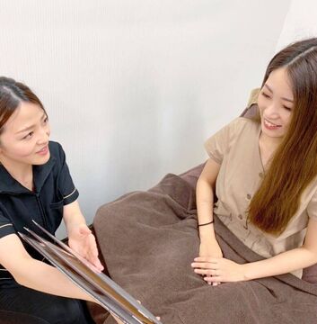 【柳丸町】≪月休8日・社会保険完備・研修中もお給与アリ≫充実の教育環境！未経験の方もご安心ください。1日でも長く働ける環境づくりに取り組みます！店舗展開中の人気アイラッシュサロン「RECARO 宮崎店（レカロミヤザキテン）」からアイリスト（まつげエクステ・まつげパーマ）の求人☆☆