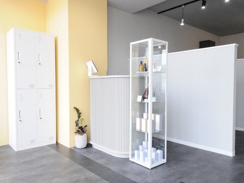 【泉大津駅】≪自由出勤制≫≪20～50代の男女スタッフ応募歓迎≫≪17時までに退勤可能≫≪ママさんの応募歓迎≫カラーを中心にヘッドスパなどのメニューも人気！スタイリストオンリーのデザインカラー推しサロン！「ZERO（ゼロ）」からスタイリスト（美容師）の求人★☆