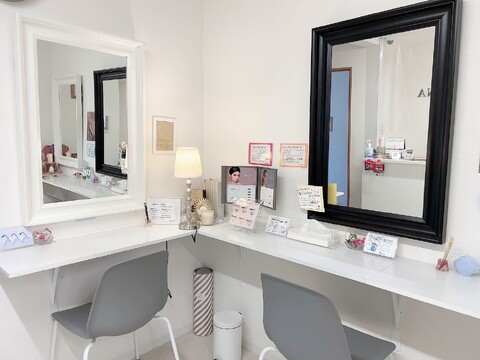 【寝屋川市駅】≪営業時間18時まで≫≪月給25万円〜≫≪土日祝の時給UP制度あり≫≪希望休月4日OK≫≪有給消化実績あり≫≪人間関係〇≫今までの経験を活かして楽しく働きたい方におすすめ「E’RICADONNA 寝屋川店（リッカドンナネヤガワテン）」からアイリスト（アイデザイナー・まつ毛エクステ）の求人★☆★