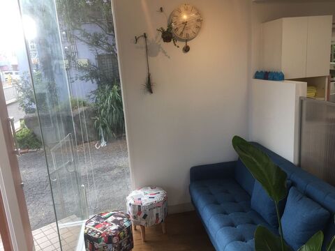 【泉大津】≪社会保険完備≫≪月給22.5万円スタート≫≪月8日休み≫パート・アルバイトも同時募集中◎シフト制なので働き方は自由★土日のお休みも取りやすくプライベートも充実!!営業中の空いた時間を活用してメリハリをつけてレッスンをしています♪「24泉大津店（トゥエンティーフォーイズミオオツテン）」からアシスタント（美容師）の求人★☆