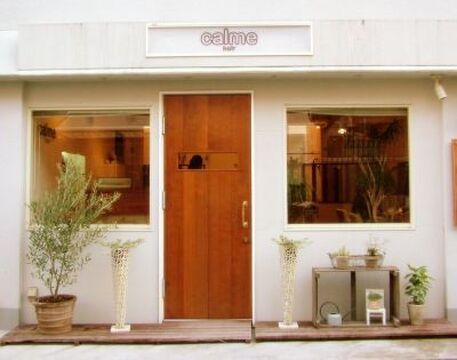 【堺東】『髪と人と自然に優しく美しく』がコンセプト！「calme=穏やか」…ナチュラルな雰囲気の中、大人の寛ぎの時間を提供するサロンです。低刺激な薬剤、炭酸スパなどヘア・頭皮ケアにも力をいれています！アシスタント（美容師）の求人☆☆