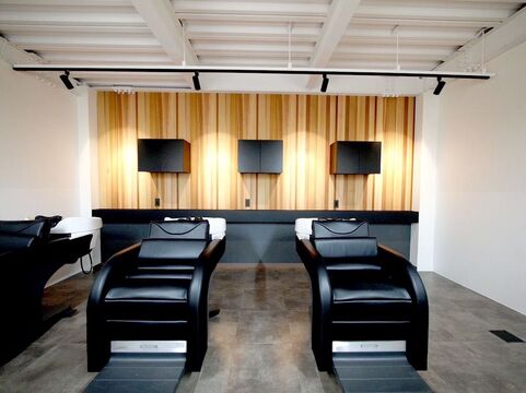 【南堀江】≪月給20万円〜≫≪最短1年デビュー≫営業中のレッスンもOK!!少人数制なのでマンツーマンで技術指導してもらえます!撮影にも力を入れているため、興味がある方にもオススメです◎souko.（ソウコ）からアシスタント（美容師）の求人☆★☆