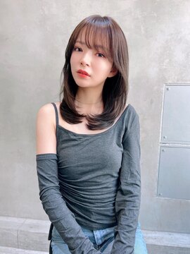 【渋谷】◆社会保険完備・最短1年デビューの実績あり◆20代のスタッフが多く、お客様の年齢層も20代がメイン！デザインカラーが特に人気のトレンドサロンです！自分だけの強みを作ったり、自分が好きな技術に特化した美容師も目指せる「Siena 渋谷（シエナシブヤ）」からアシスタント（美容師）の求人☆★