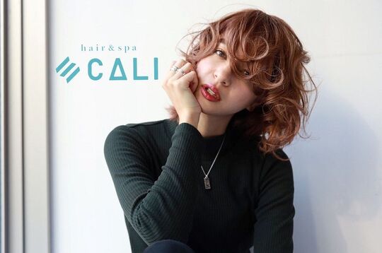 【三田】◆完全週休2日制でプライベートも充実・営業中のレッスン可能◆理論+実技のカリキュラムでしっかりとした技術を身に付けられる！カウンセリングや商材にこだわっている高品質サロンCALI（キャリ）からアシスタント（美容師）の求人☆★☆