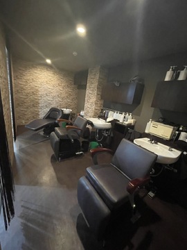 【大橋駅】徒歩1分なので駅チカでアクセス抜群・入客チャンスあり・土日お休み相談OK！！正社員・業務委託の働き方が選べます！！若い世代から大人女性まで多くのお客様が来店されるヘアサロン「HAIR DESIGNING Avance（ヘアデザイニングアヴァンセ）」いろいろなキャリアプランが目指せますよ！！スタイリスト（美容師）の求人☆★