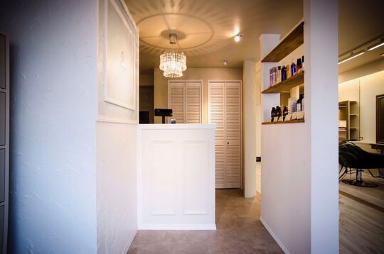 【八幡駅】≪日曜定休あり・高時給スタート・社会保険完備・高単価・売上ノルマなし≫子育て中の美容師さんも大歓迎です！ハイクオリティな技術と癒しの空間を提供するヘアサロン「Sense of hair（センスオブヘアー）」からスタイリスト（美容師）の求人★☆