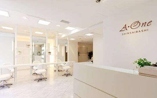 【南船場】東京で有名な縮毛矯正に特化したヘアサロン関西1号店☆オリジナルの薬剤による「ノンアイロン矯正」により、多くのお客様の髪の悩みにお答えしてきました！単価が高く、質の高い技術を学ぶことが出来ます！完全週休2日制など待遇面も抜群です★スタイリスト（美容師）の求人☆☆