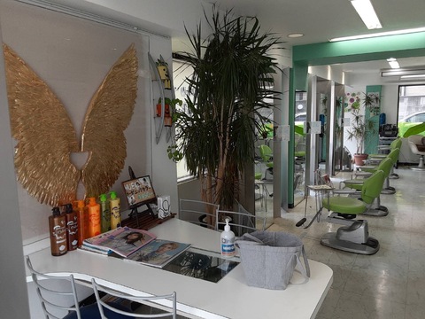 【池田駅】≪完全週休2日制≫≪遅くとも19時頃に退勤可能≫リーズナブルな価格だけど丁寧な接客で地域の方に大人気！頑張り次第で30万円以上稼げるスタイリストを目指せます！スタッフ定着率が長くずっと活躍してもらえる環境の！「Lucina AD（ルキナエーディー）」からアシスタント（美容師）の求人☆★