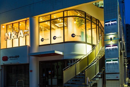 【越谷駅】■平均退社19時台・月9日休み選択可能・産休育休制度あり・社会保険完備■幅広い年齢層のスタッフさんが多数活躍中！ママさんスタイリストさんも歓迎します！今までの経験を活かして長所を伸ばせる会社です！「hairshop N&A 越谷店（ヘアーショップエヌアンドエーコシガヤテン）」からスタイリスト（美容師）の求人☆★