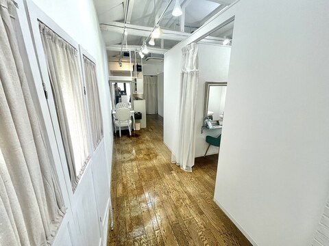 【西新発田】◆17時で営業終了・社会保険完備◆最新技術含め、幅広い技術提供をしています！美容師免許があればサロンワーク経験が無くても、安心の研修制度あり！「eyelash fluffy（アイラッシュフラフィー）」からアイリスト（まつげエクステ・まつげパーマ・アイブロウ）の求人☆★