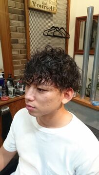 【なかもず】≪月8日休み≫狙いは「メンズのたまり場」！距離感の近い接客とバチっとカッコよくする技術がウリ！1年でスタイリストデビューも目指します♪自然体で働けるメンズサロン「Rudo（ルード）」から理容師（理容室）の求人☆★