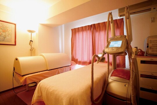 【せんげん台】≪完全週休2日制≫≪実働8時間≫≪次世代まつエク導入≫アイラッシュとエステのトータルビューティー！大人女性に向けて完全個室の癒し空間をお届けします！スタッフの働き方を重視したサロン「エステ de ティアラ（エステデティアラ）」からアイリスト（まつげエクステ・まつげパーマ・アイブロウ）の求人☆☆