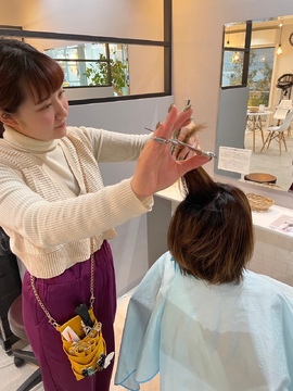 【長瀬】≪月給24万円保証≫≪完全週休2日制≫≪9時間拘束8時間勤務や正社員でも5〜6時間の勤務でOKなフレックス制を導入！≫≪社会保険完備≫≪19時過ぎには退勤可能！≫抜群の好待遇で働きやすいサロン！頑張り次第で月給50万円以上稼ぐこともできる！ママさん美容師も正社員で働ける！「hair salon chap（ヘアサロンチャップ）」からスタイリスト（美容師）の求人☆☆