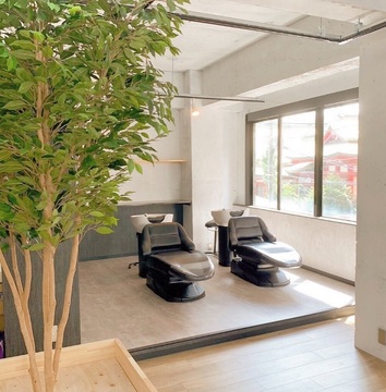 【旦過駅】≪営業中レッスンOK・社会保険完備・残業なし・週休2日≫この職場でずっと働きたい！！と1人でも多くのスタッフに思ってもらえるようなサロン創りを心掛けています。2年でスタイリストデビュー出来るカリキュラムを用意しているので成長しやすい小規模少人数ヘアサロン「pif design（ピフデザイン）」からアシスタント（美容師）の求人★☆