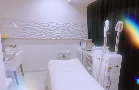 【本町】≪完全週休2日制≫≪WワークOK≫≪独立支援制度あり≫フェイシャル、痩身、脱毛を扱うエステサロン！月2回まで無料施術OKで、自分自身もキレイになれる！「alia （アリア）」からエステティシャンの求人☆☆