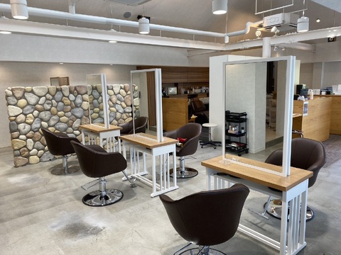 【牧上町】≪社会保険完備≫≪地域密着型サロン≫時短、休日日数の相談OK！その人の頑張りをしっかりと評価していきます。お客様としっかり関わる事ができる人気のヘアサロン「Ravi（ラヴィ）」からスタイリスト（美容師）の求人★☆