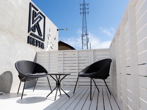 【藤井寺】≪未経験・通信生・新卒生歓迎≫≪デビューまで最短2年≫≪土日休みOK≫≪20時までに退勤可能≫≪週3回勤務から相談可≫≪夕方までの勤務OK≫デザインカラー、髪質改善が人気の少人数サロン！土日休みなどの相談も柔軟でスタッフさんが働きやすい環境を作っています！一緒に楽しんで働ける方からの応募お待ちしています！「KEITA（ケイタ）」からアシスタント（美容師）の求人☆★