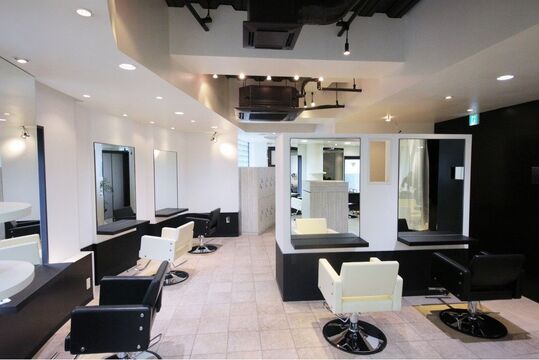 【梅田】《月間新規客1000人以上》関西No.1の集客実績！！！！高単価でしっかりと稼いでいくことができます！無理な掛け持ちは無しで働きやすい“WORLD ORDER 梅田茶屋町店（ワールドオーダーウメダチャヤマチテン）”から業務委託のスタイリスト（美容師）の求人☆★☆