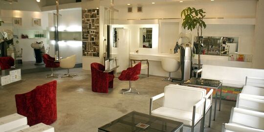 【寺田町】≪社会保険完備≫大阪の有名ブランドサロン★感動されるほど高レベルの『カット技術』を習得しトップスタイリストへ！クリエイティブな作品も発信している人気ヘアサロンDOME(ドーム)からアシスタント（美容師）の求人★☆